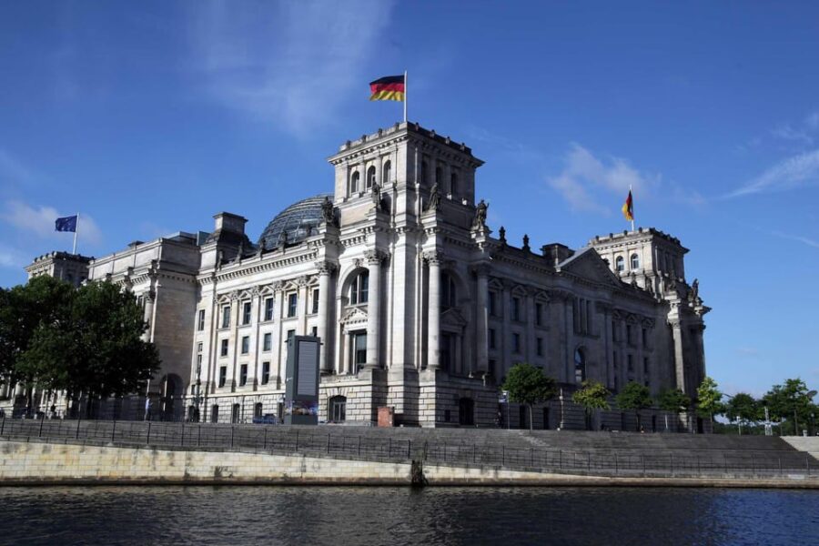 Discover Berlin Express Tour: 2hr Highlights - Starting Point at Pariser Platz and Its Significance