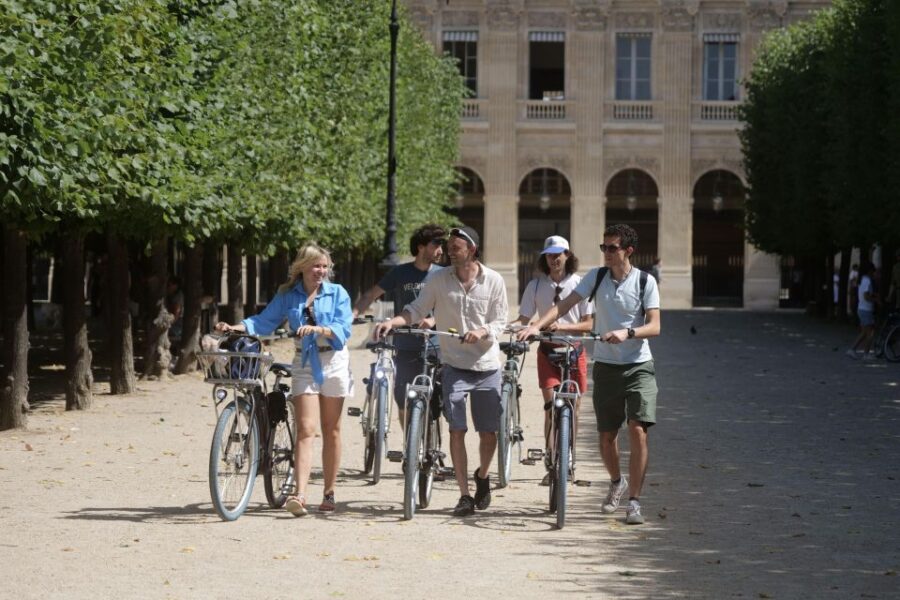 Discover Paris by bike - Starting at the Heart of Paris in Montorgueil