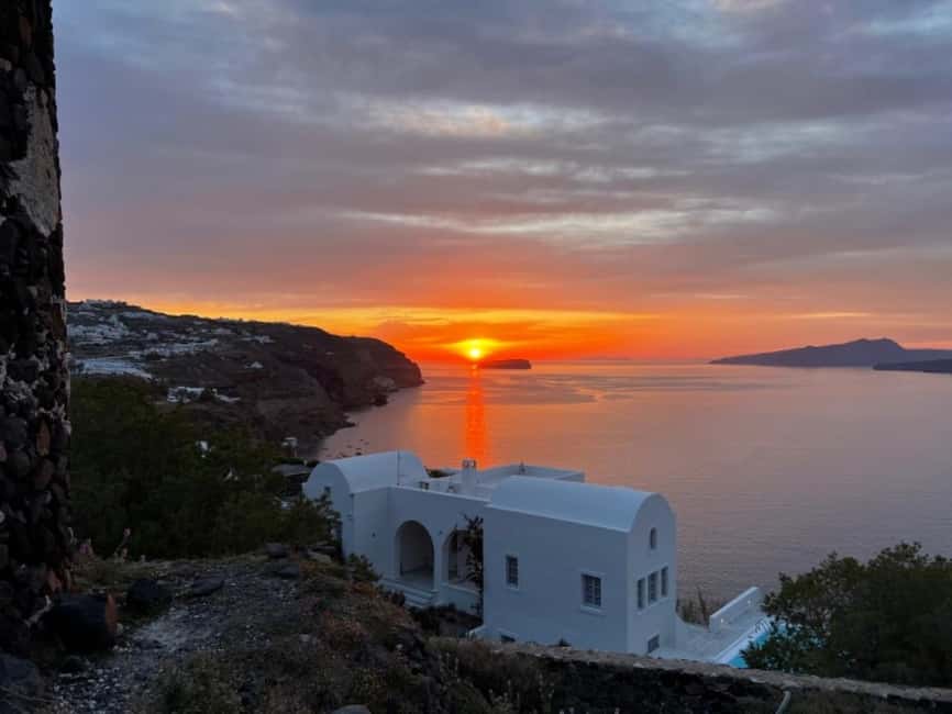 DISCOVER SANTORINI LIKE A LOCAL IN 5 HOURS - Red Beach: The Iconic Volcanic Sand Spot