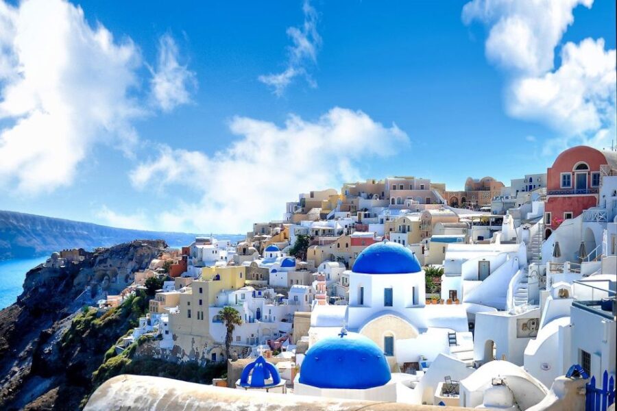 Discover Santorini's Instagram Gems - Starting Point at Oia Village: The Iconic Photo Setting