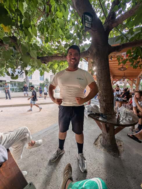 Discover the real Marseille with a local guide in your language - Hidden Gems and Aperitif at a Secret Stop