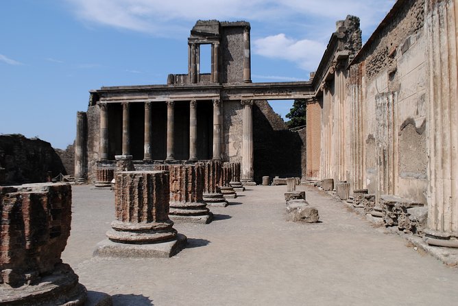 DISCOVERING POMPEII - VIP tour/Small group - Exploring Pompeii’s Most Famous Ruins