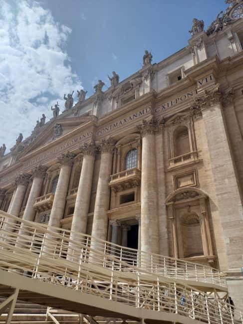 Discovering St. Peter's Basilica: mysteries and legends - Exploring the Legends at Piazza San Pietro and the Obelisk