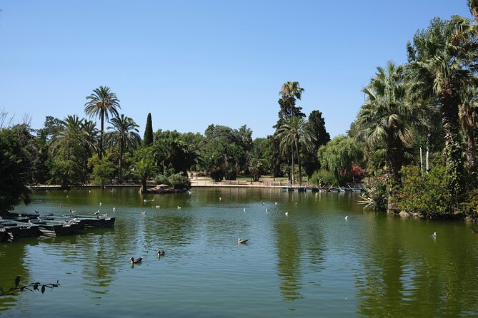 Discovery bike tour of Barcelona - Gaudí’s Masterpieces: Casa Milà and the Sagrada Familia