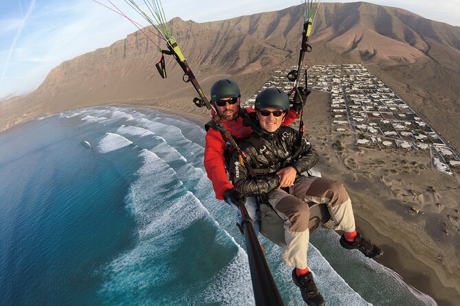 DISCOVERY FLIGHT tandem paragliding Lanzarote with pro pilot - The Expertise of Abubila’s Swiss Pilots
