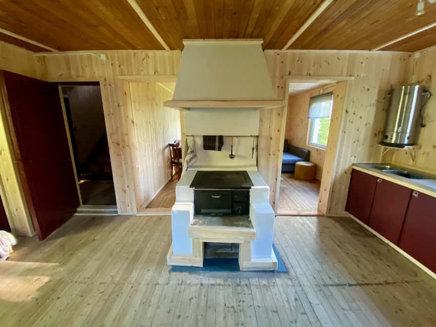 Dog sled tour with overnight stay in central Sweden/Härjedalen - The Husky Hike and Cozy Evening Experience