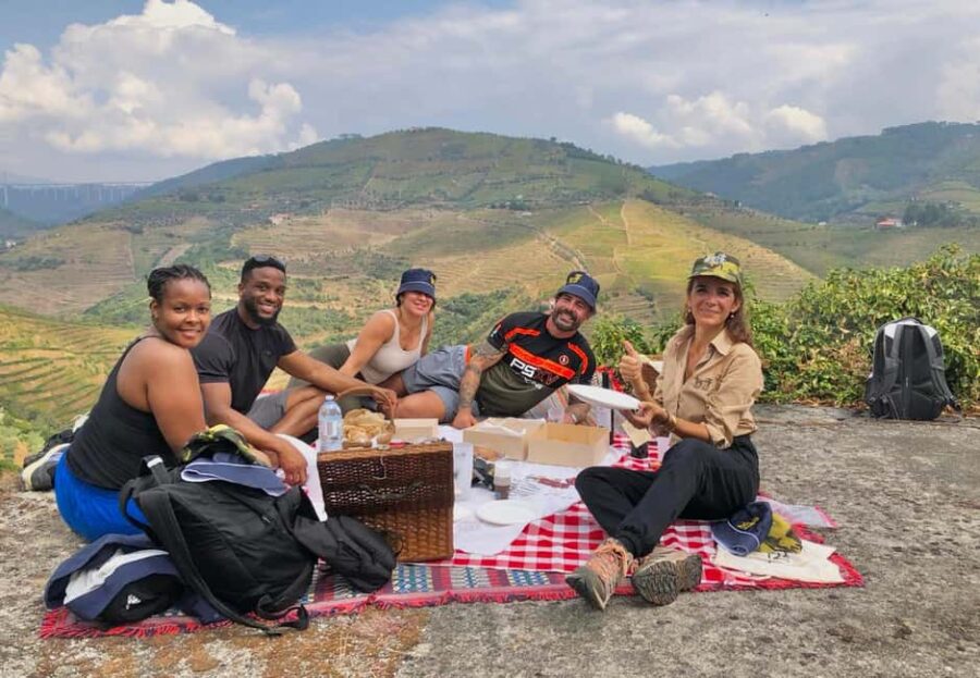 Douro journey: 5 days of vineyards walks with all inclusive - Key Points