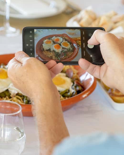 Douro Premium: Wine Tasting, Traditional Lunch, and Galafura Viewpoint - Traditional Portuguese Lunch at Quinta da Laceira