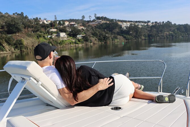 Douro Tour on a Private Yacht in Porto - Navigating Porto’s Iconic Bridges from the Water