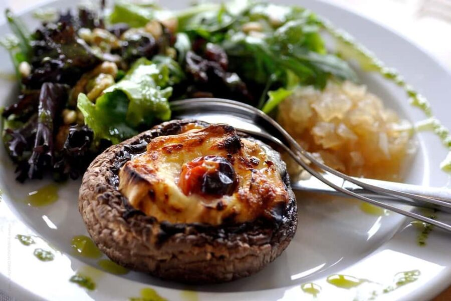 Douro Valley and Vinho Verde: 2 Wineries, Lunch, and a Rabelo Boat Ride - Visiting a Traditional Minho Winery for Vinho Verde