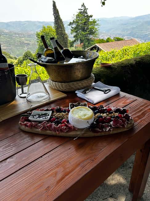 Douro Valley: Private Lunch with Wine & Olive Oil Tasting - Tasting Four Estate Wines and Olive Oil in an Intimate Setting