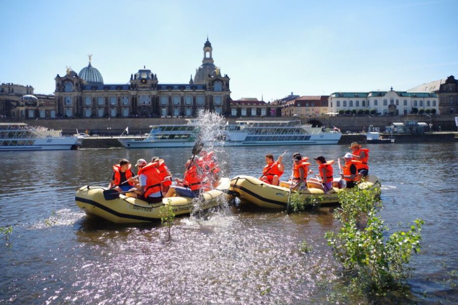 Dresden: Bootstour im Schlauchboot durch die Altstadt - Paddling Along the Elbe River Towards Dresden’s Castle District