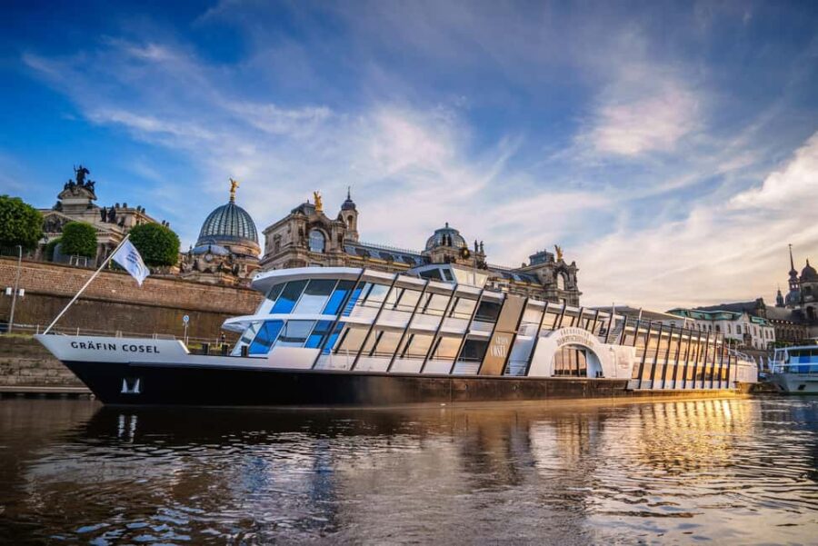 Dresden: Christmas Lunch - festive river cruise - Meeting Point and Logistics for the Dresden Christmas River Cruise