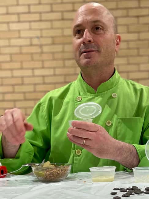 Dubai: Chocolate Bar Making class - Accessibility and Group Size for a Personalized Experience