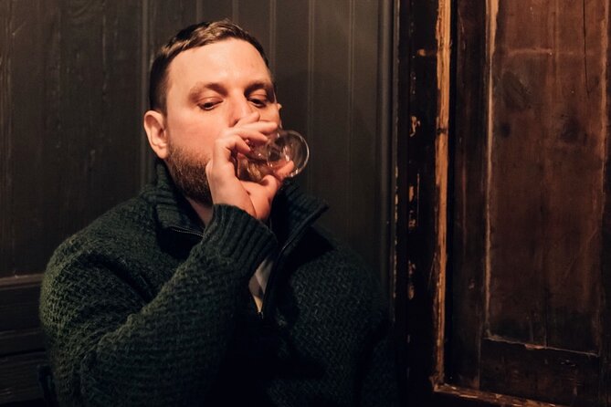 Dublin 6 Whiskey Tasting & 3 Food Pairing Walking Tour with Local - Visiting Darky Kelly’s – The First Whiskey Stop