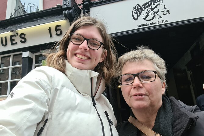 Dublin Old Town: Famous Pubs Exploration Game and Tour - Exploring Darkey Kellys and the Workmans Club