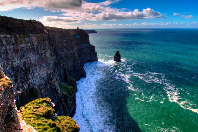 Dublin to Cliffs of Moher, Ennis Town & Bunratty Castle Day Tour - Exploring the Cliffs of Moher: Ireland’s Natural Wonder