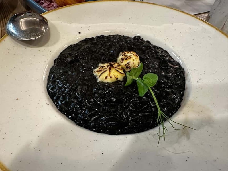 Dubrovnik: Croatian Food, Wine & Old Town Highlights Tour - Exploring Dubrovnik’s Old Town with Local Guides