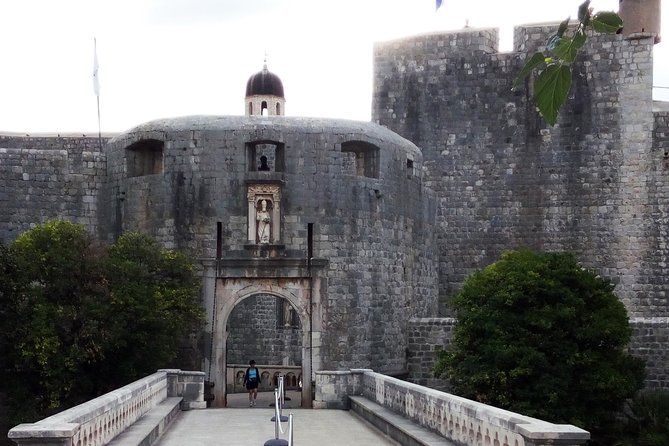Dubrovnik Hot Combo: History walk and Game of Thrones - Walking Through Dubrovnik’s Old Town: Stradun, Fountain, and Cultural Landmarks