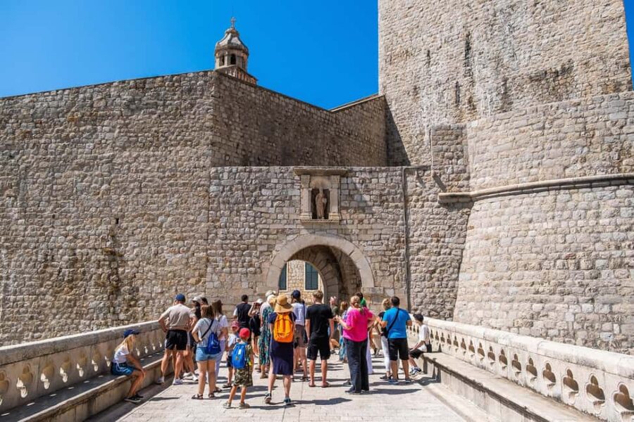 Dubrovnik: Old Town & City Walls Tour with Optional DU Pass - Starting at Nautika: The Meeting Point and First Impressions
