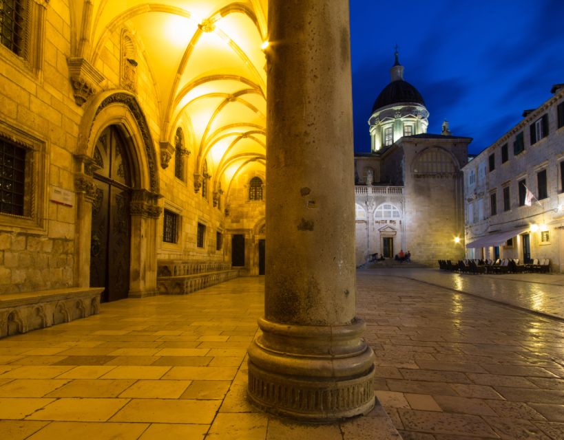 Dubrovnik: Old Town Highlights Guided Evening Walking Tour - Visiting Onofrios Fountain and Its Artistic Details
