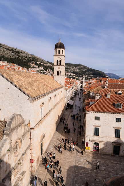 Dubrovnik Old Town: Night tour with History, Wine & Bites - Starting Point: The Iconic Large Onofrio’s Fountain