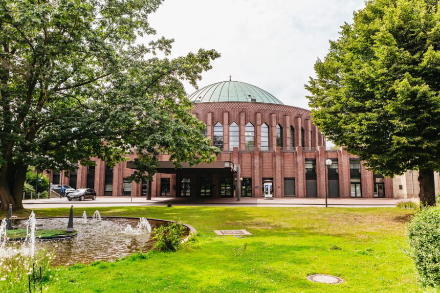 Düsseldorf: Guided City Architecture Walking Tour - Starting at Neuer Stahlhof and Exploring Königsallee