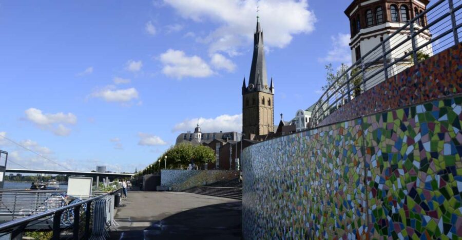 Düsseldorf: Guided Old Town Tour with Beer Break - From Königsallee to the Rhine River: Scenic Walks and Photo Opportunities