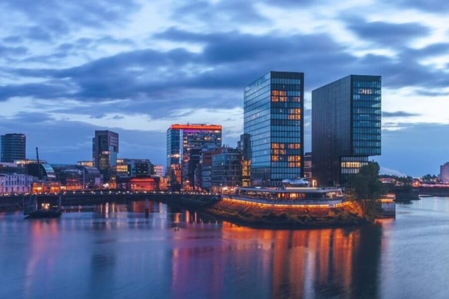 Dusseldorf : Highlights Walking tour with A Guide - Walking Through Düsseldorf’s Historic Altstadt