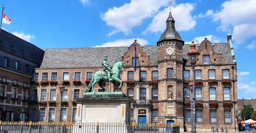 Dusseldorf: Old Town & Altbier Tour - Discovering Düsseldorf’s Historic Old Town