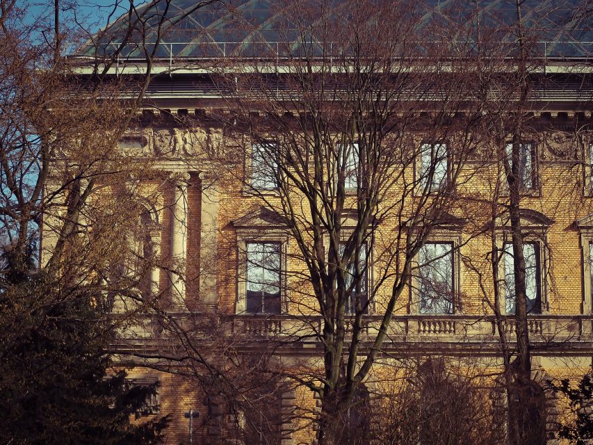 Düsseldorf Old Town - Private Guided tour - Starting Point at the Rider Statue of Jan Wellem in Rathaus