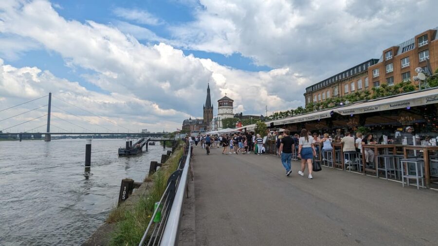 Düsseldorf: Tipping based - Old Town Walking Tour - Exploring Düsseldorf’s Old Town Streets and Hidden Alleys