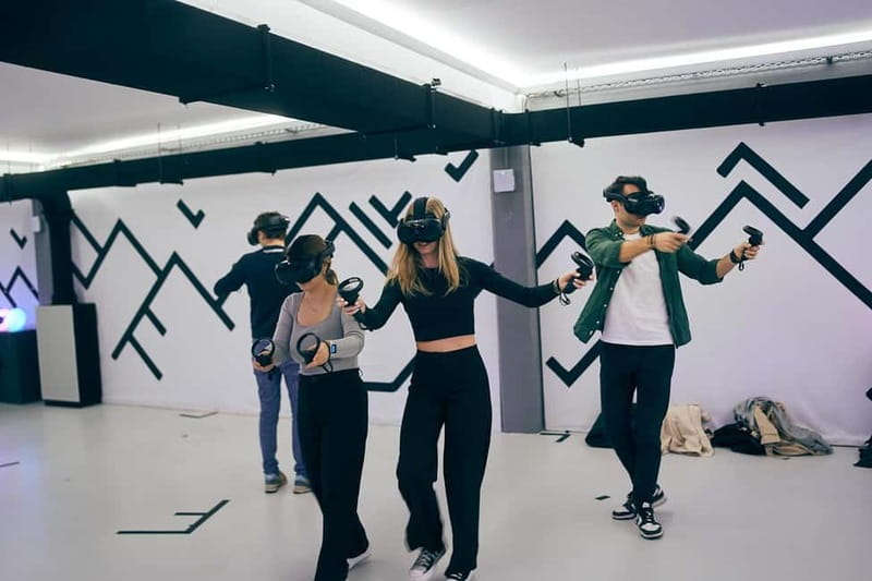 Düsseldorf: Virtual Reality Escape Game - Exploring Virtual Worlds: Puzzles in Haunted Houses and Ancient Pyramids
