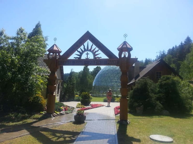 Dzukija National Park and Grutas Park: Full-Day Tour - Key Points