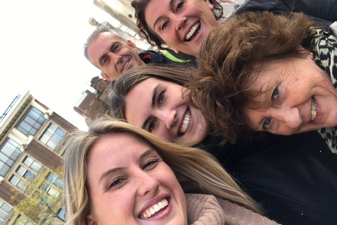 e-Scavenger hunt Antwerp: Explore the city at your own pace - Starting Point at Groenplaats in Antwerp