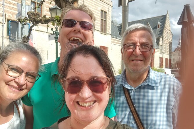 e-Scavenger hunt Bergen op Zoom: Explore the city - Discovering Iconic Churches and Squares