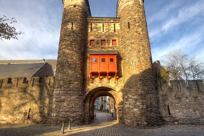 e-Scavenger hunt Maastricht: Explore the city at your own pace - Discovering Maastricht’s Historic Streets and Hidden Corners