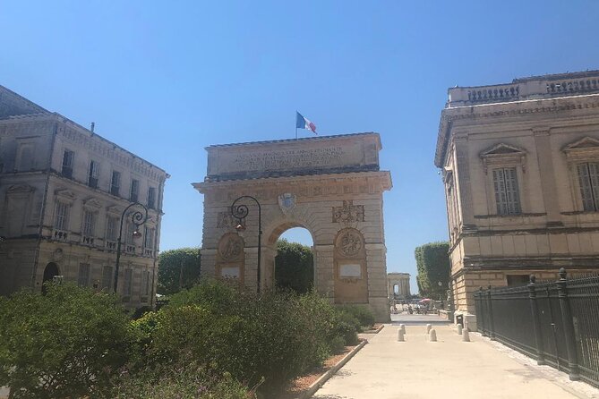 e-Scavenger hunt Montpellier: Explore the city at your own pace - Visiting the Palais de Justice and Hotel de la Préfecture