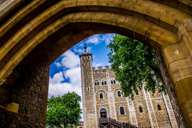 Easy Access Tower of London Crown Jewel Torture and Executions - Exploring the Tower of London’s Historic Entrance and Walls
