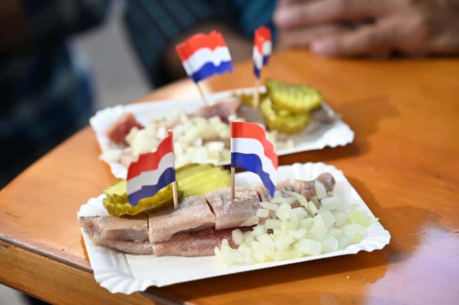 Eat & Drink Amsterdam: A Cozy Culinary Tour with Local Beer - Discovering the Historic Starting Point: Munttoren