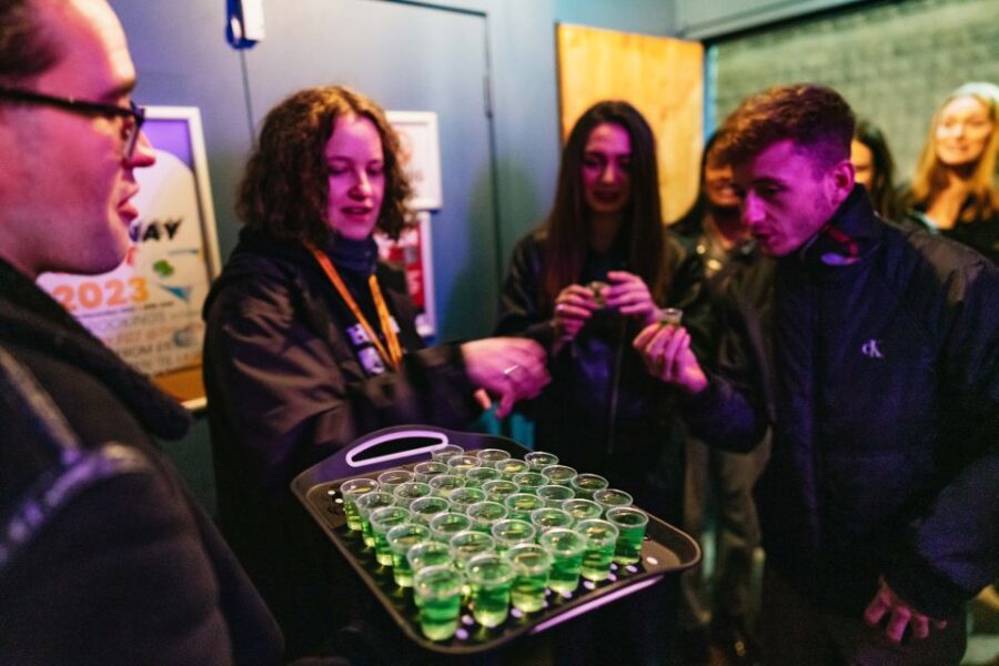 Edinburgh: 7 Bar Pub Crawl with 7 Shots & Discounts - Visiting Edinburgh’s Favorite Local Pubs and Clubs