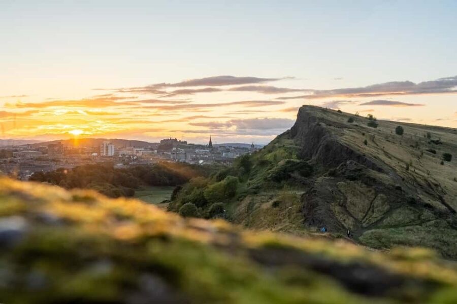 Edinburgh: Arthur's Seat Sunrise Hike with Mountain Guide - Starting Point at Holyrood Palace and the Kings Gallery