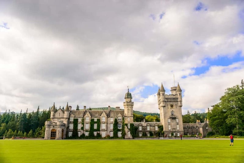 Edinburgh: Balmoral Castle and Scone Palace Royal Tour - Visiting Scone Palace: Scotland’s Coronation Venue and Stone of Destiny