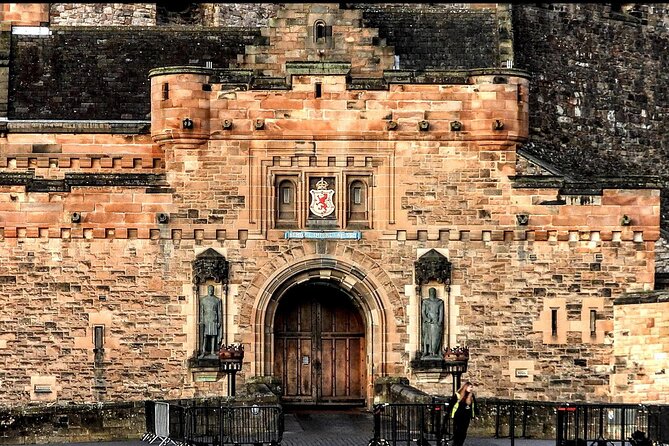 Edinburgh Castle Guided Tour - Tickets Included - The Role of the Guides in Creating a Memorable Experience