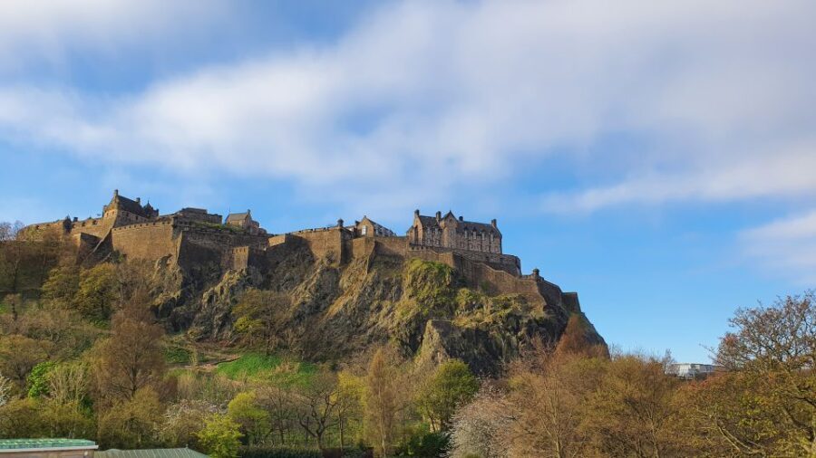 Edinburgh Castle: Highlights Tour with Tickets, Map & Guide - Exploring Edinburgh Castles Key Highlights
