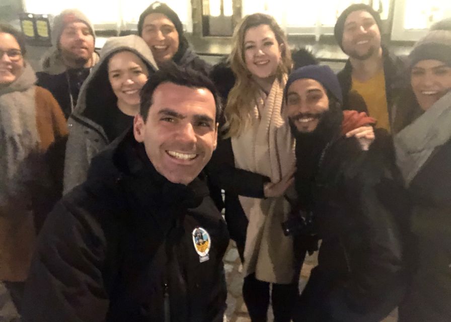 Edinburgh: Comedy Walking Tour with Professional Comedian - From the Old Town to the Castle District