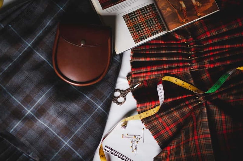 Edinburgh: Discover the secrets of kilt and tartan with a kiltmaker - Dressing in the Traditional "Feileadh-mor" Highland Kilt