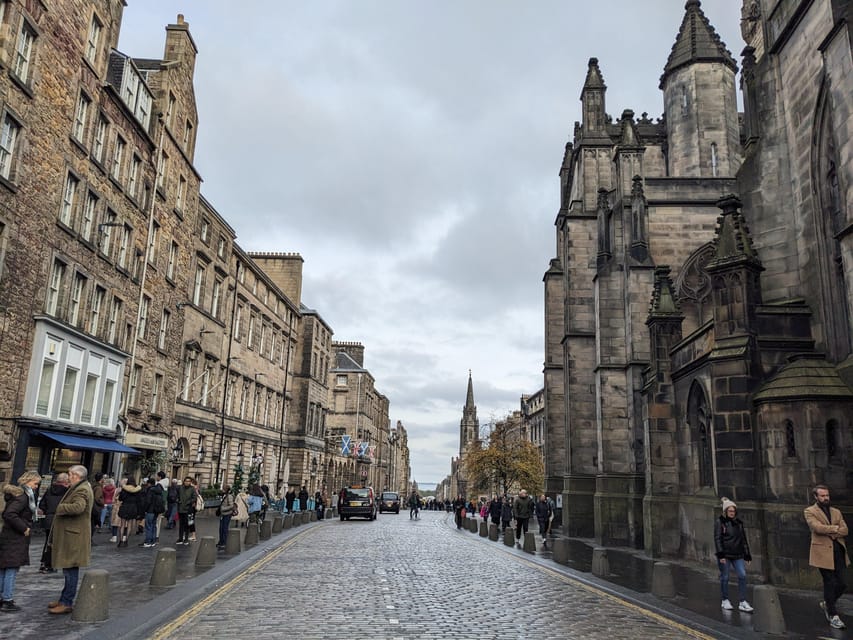 Edinburgh Express: walking tour in French - Starting Point at the Scott Monument in Edinburgh