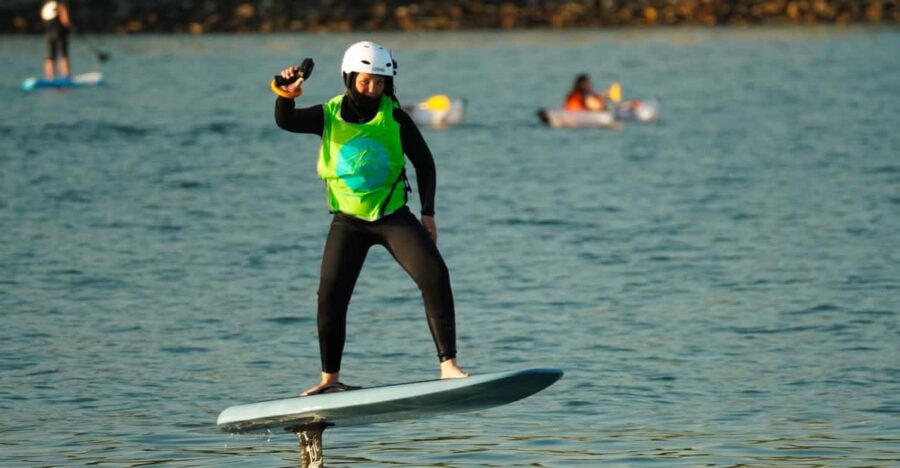 Edinburgh: Fly Over Water On an Electric Hydrofoil Surfboard - How the Electric Hydrofoil Surfboard Works