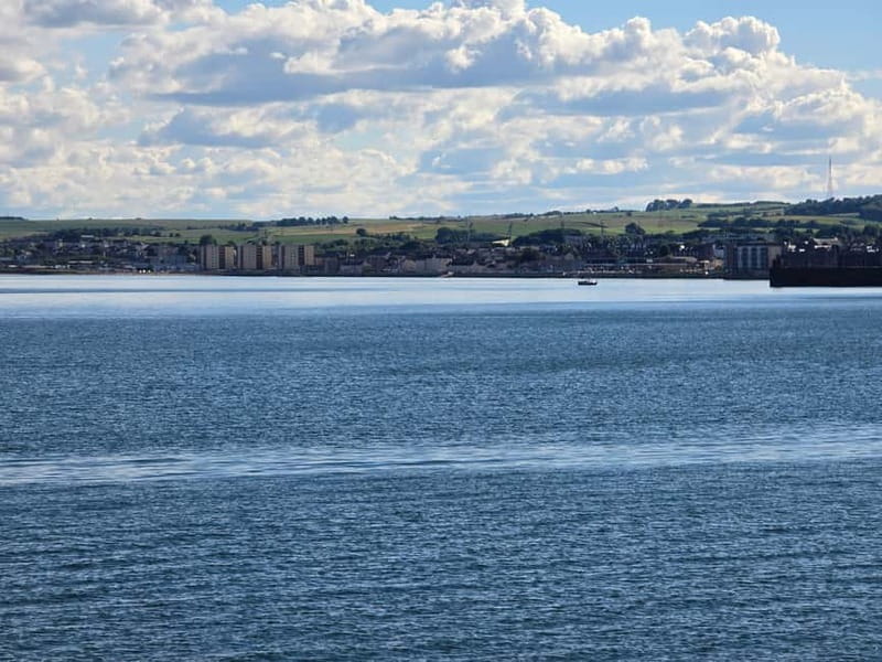 Edinburgh: Guided Day Tour with South Queensferry & Kelpies - Starting the Day in Edinburgh’s Historic City Center
